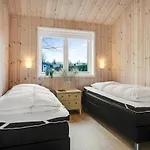 펜션 Wooden House With Direct Access To The Sea