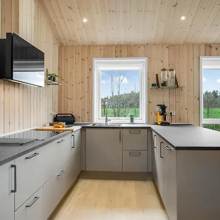 بيت للعطل Wooden House With Direct Access To The Sea *