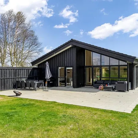 Wooden House With Direct Access To The Sea * Haslevgårde