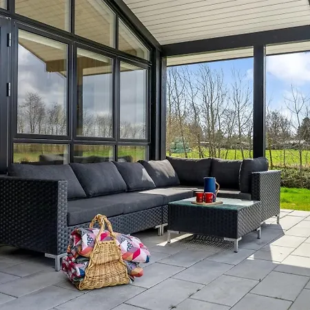 Wooden House With Direct Access To The Sea *