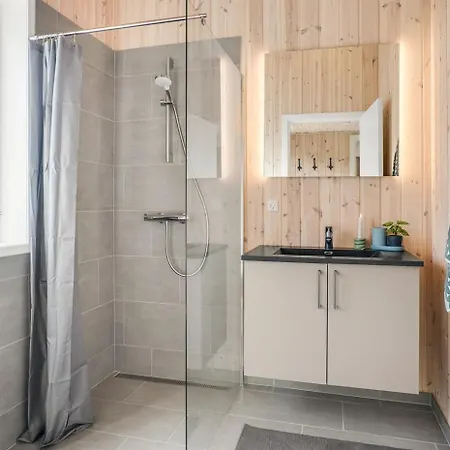 Wooden House With Direct Access To The Sea بيت للعطل Haslevgårde