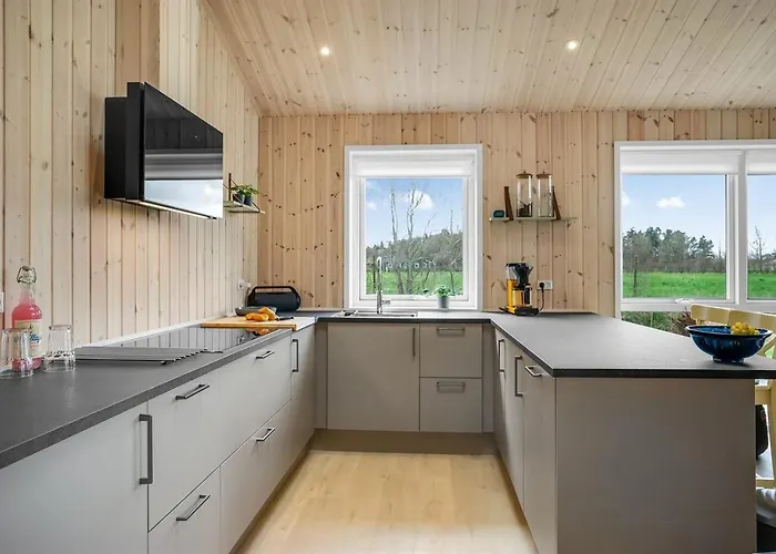 Wooden House With Direct Access To The Sea Hébergement de vacances