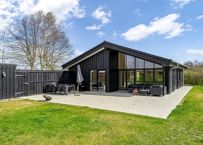 Wooden House With Direct Access To The Sea * Hadsund